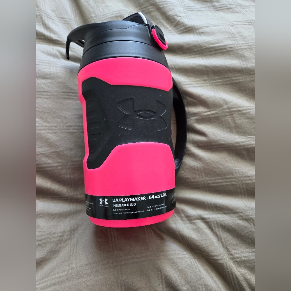 NWT. Under Armour Pink and Black Playmaker Water Jug